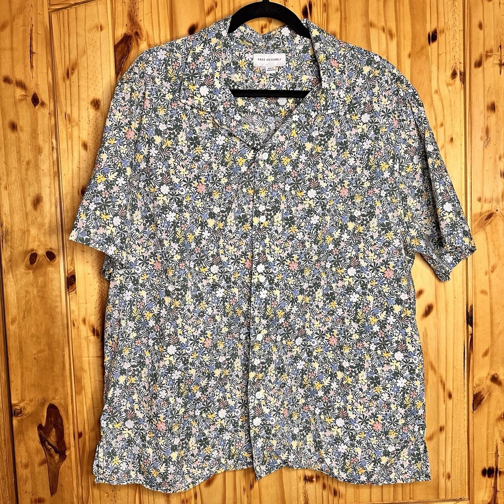 Free Assembly - Men's Multicolored Floral Button Up Short Sleeve Shirt- Size XL